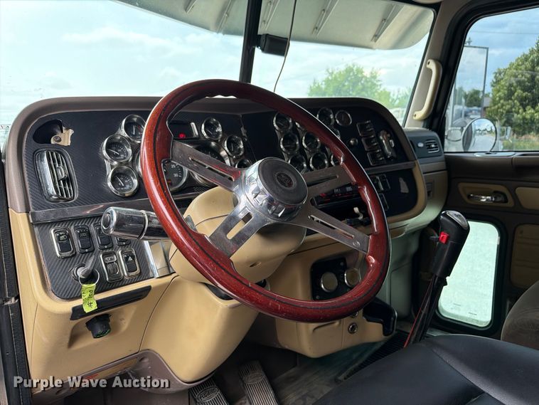 image for item FI0300 2007 Peterbilt 379 semi truck