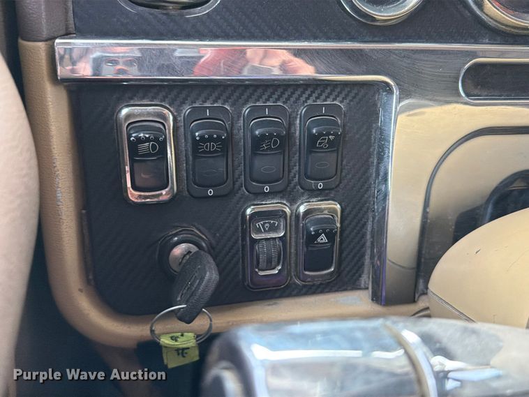 image for item FI0300 2007 Peterbilt 379 semi truck
