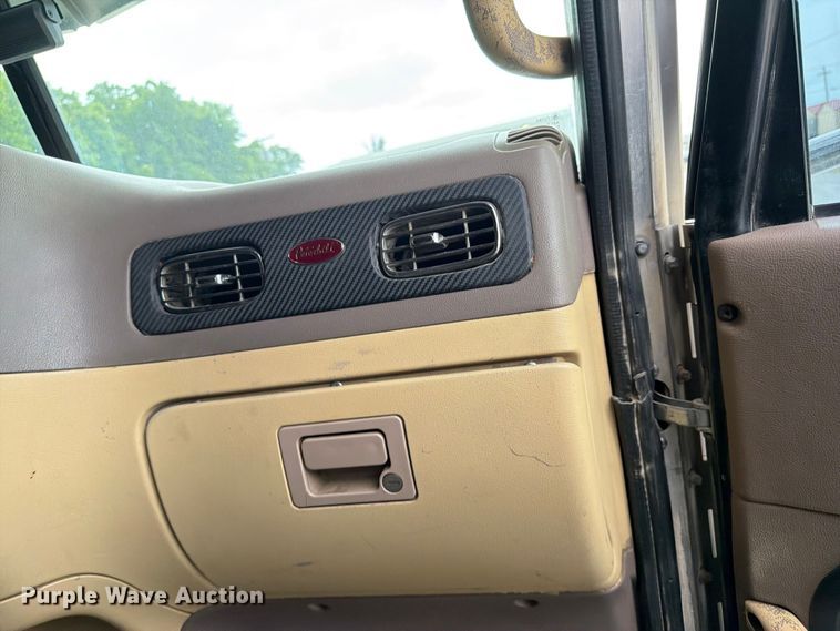 image for item FI0300 2007 Peterbilt 379 semi truck