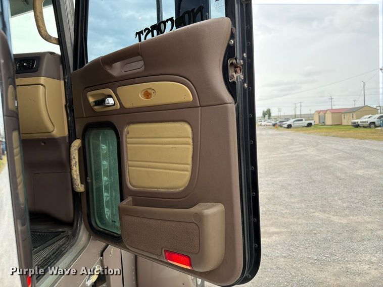 image for item FI0300 2007 Peterbilt 379 semi truck