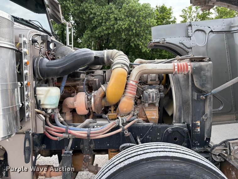 image for item FI0300 2007 Peterbilt 379 semi truck