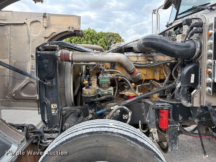 image for item FI0300 2007 Peterbilt 379 semi truck