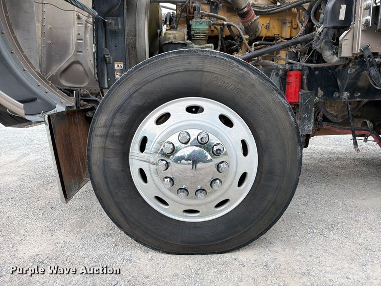 image for item FI0300 2007 Peterbilt 379 semi truck