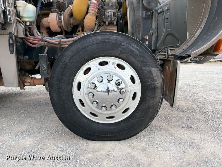 image for item FI0300 2007 Peterbilt 379 semi truck