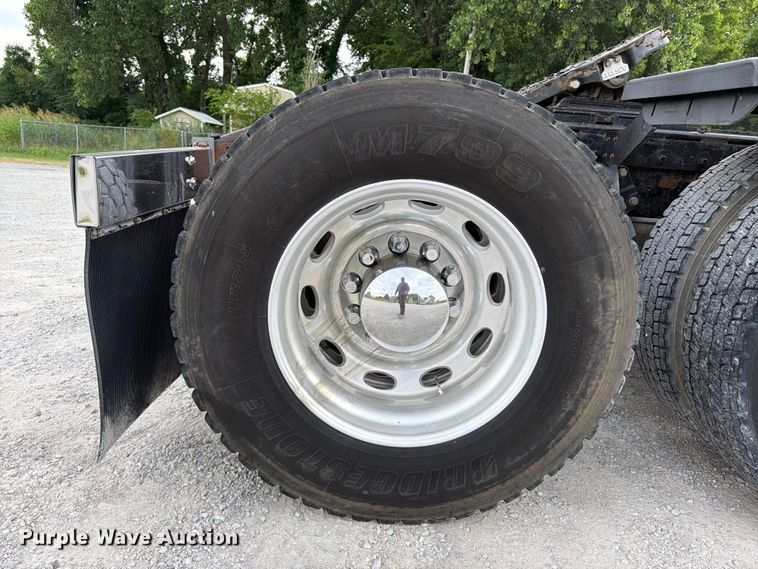 image for item FI0300 2007 Peterbilt 379 semi truck