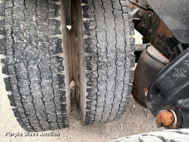 image for item FI0300 2007 Peterbilt 379 semi truck