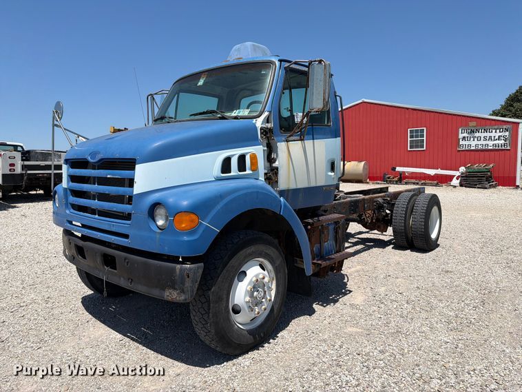 2000 Sterling L7500 truck cab and chassis
