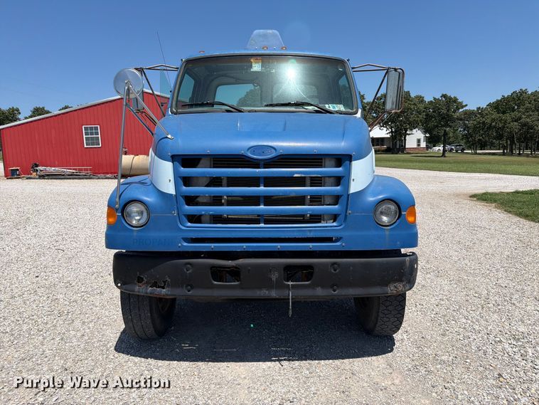 image for item FI0308 2000 Sterling L7500 truck cab and chassis