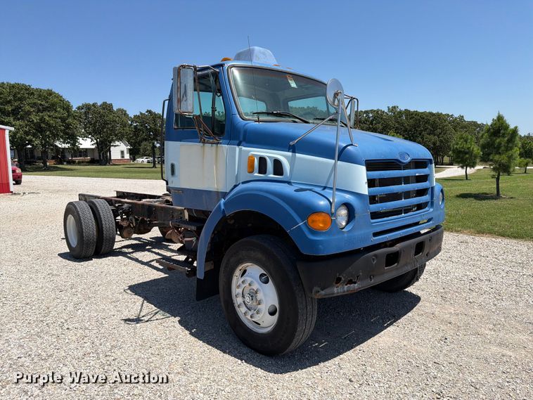 image for item FI0308 2000 Sterling L7500 truck cab and chassis