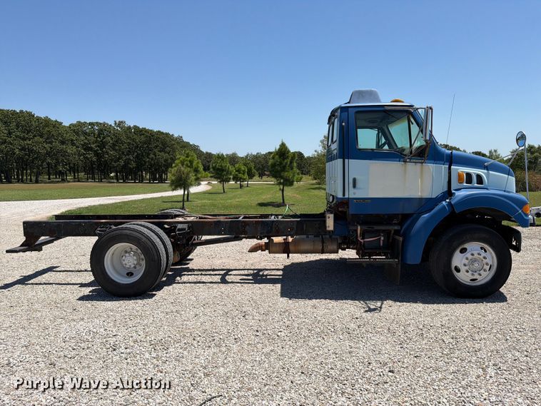image for item FI0308 2000 Sterling L7500 truck cab and chassis