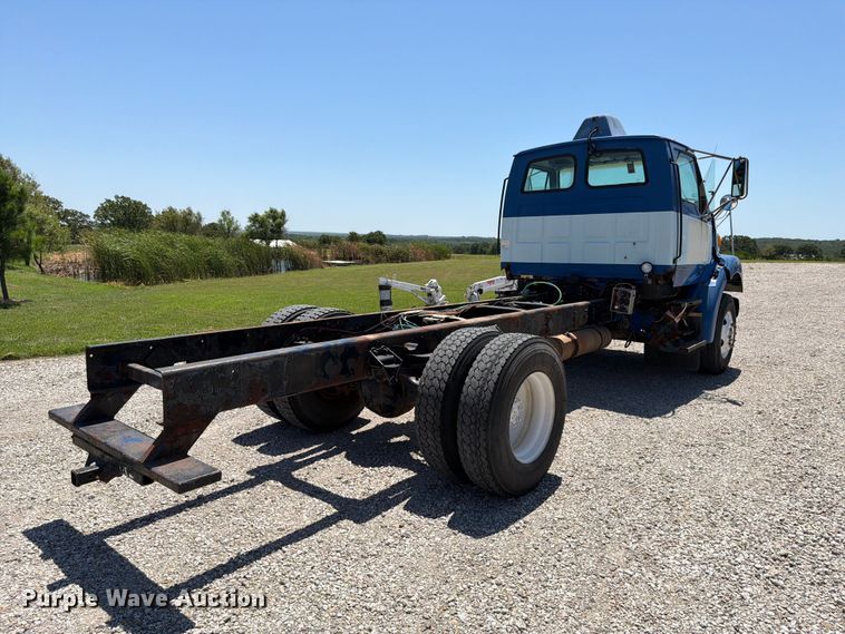 image for item FI0308 2000 Sterling L7500 truck cab and chassis