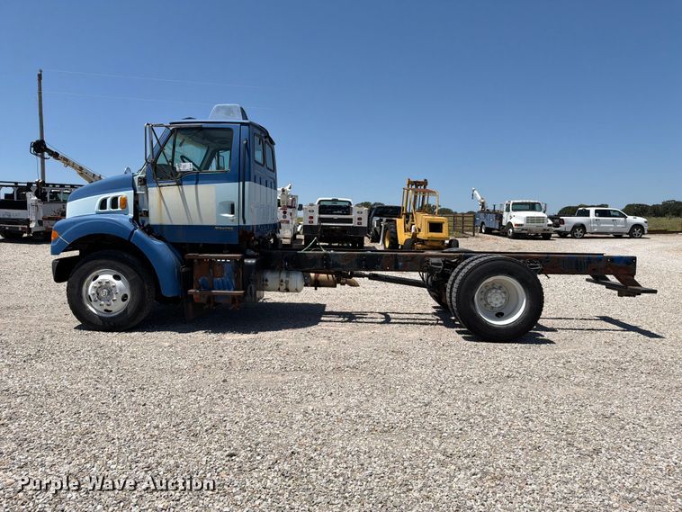 image for item FI0308 2000 Sterling L7500 truck cab and chassis