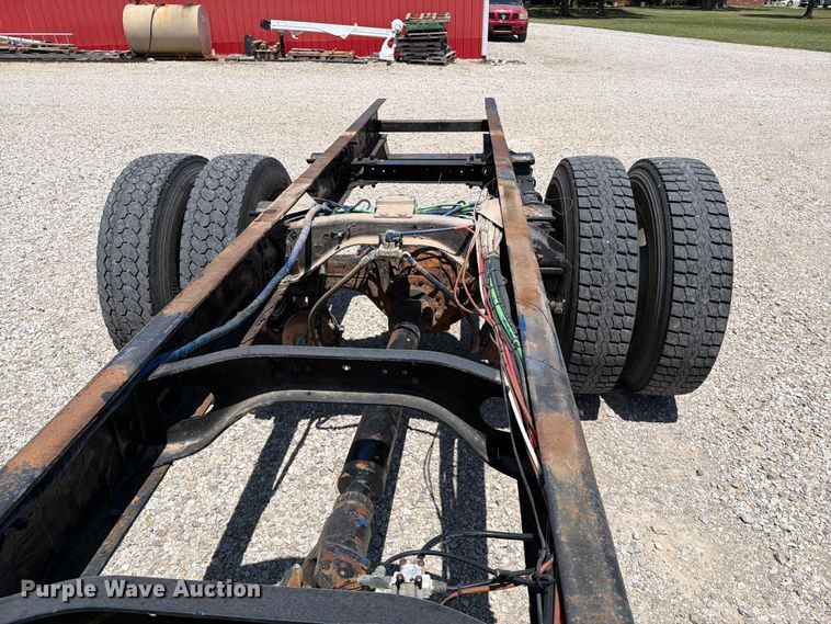 image for item FI0308 2000 Sterling L7500 truck cab and chassis