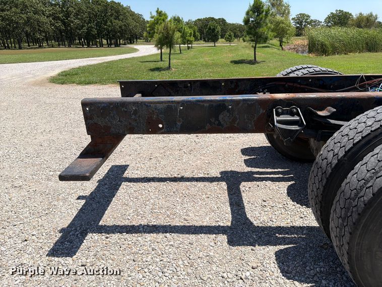 image for item FI0308 2000 Sterling L7500 truck cab and chassis