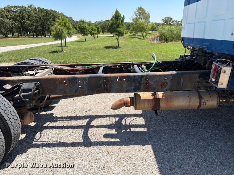 image for item FI0308 2000 Sterling L7500 truck cab and chassis