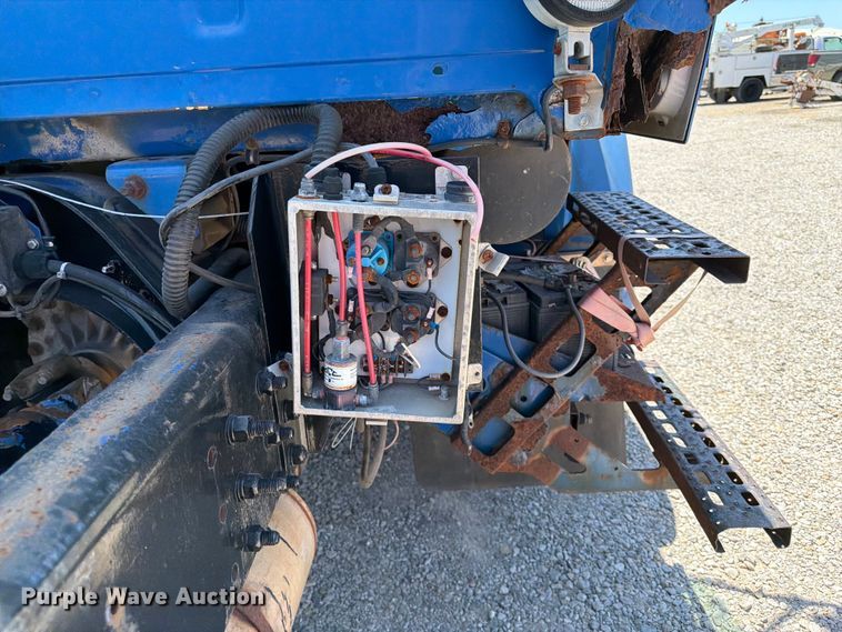image for item FI0308 2000 Sterling L7500 truck cab and chassis