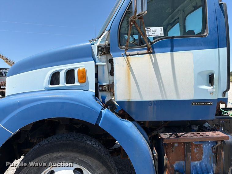 image for item FI0308 2000 Sterling L7500 truck cab and chassis