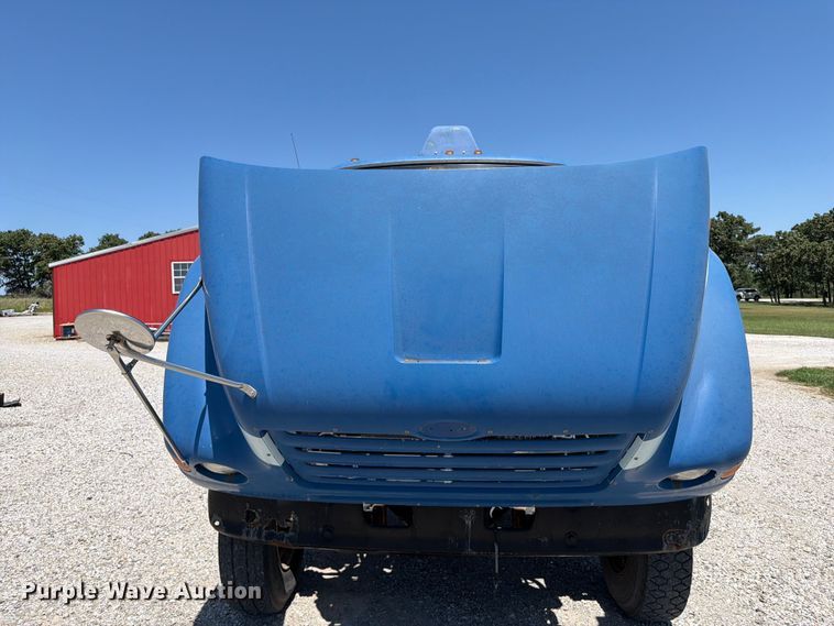 image for item FI0308 2000 Sterling L7500 truck cab and chassis