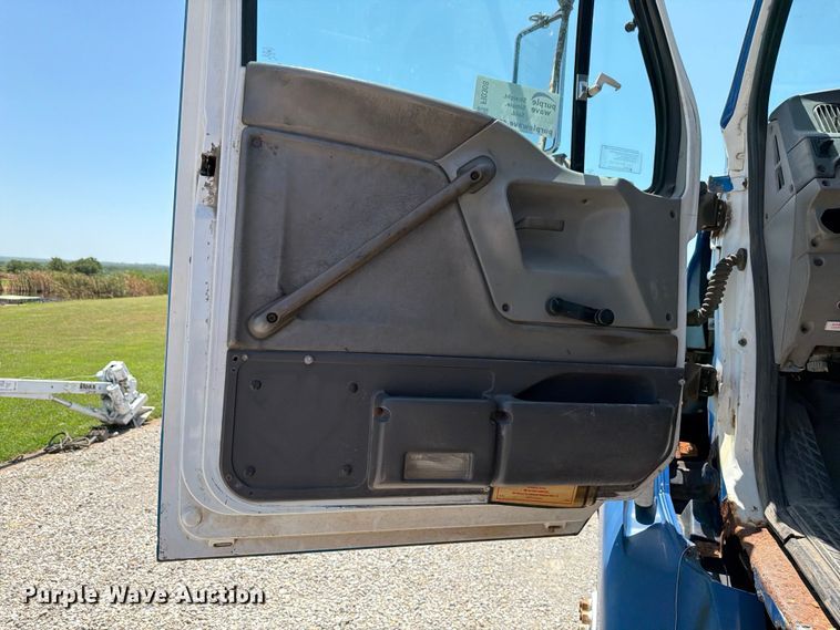 image for item FI0308 2000 Sterling L7500 truck cab and chassis