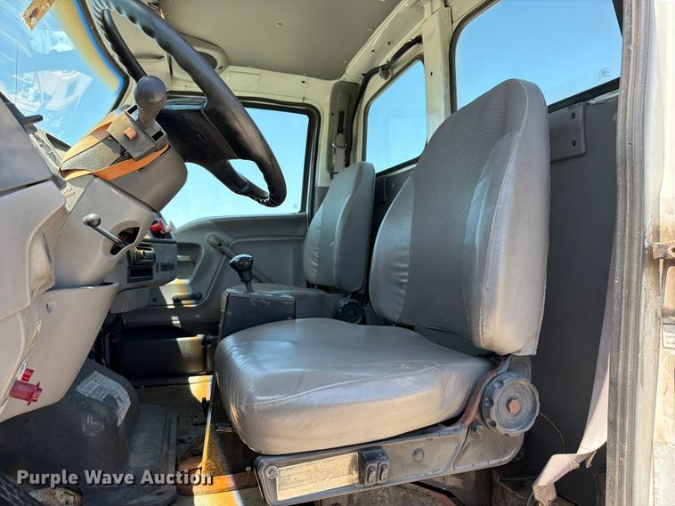 image for item FI0308 2000 Sterling L7500 truck cab and chassis