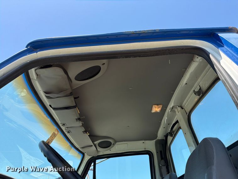 image for item FI0308 2000 Sterling L7500 truck cab and chassis