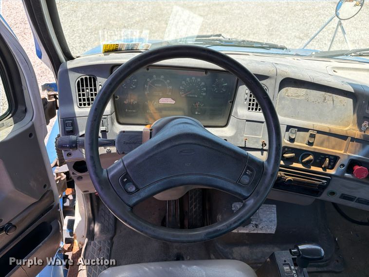 image for item FI0308 2000 Sterling L7500 truck cab and chassis