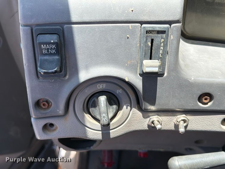 image for item FI0308 2000 Sterling L7500 truck cab and chassis