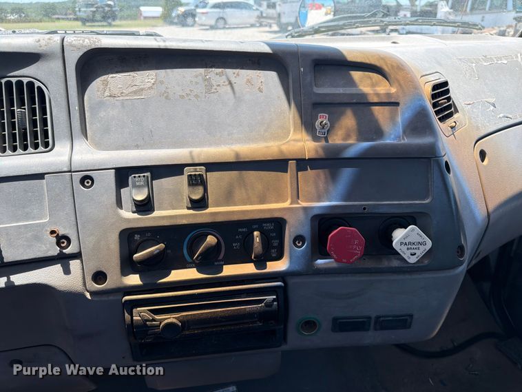image for item FI0308 2000 Sterling L7500 truck cab and chassis