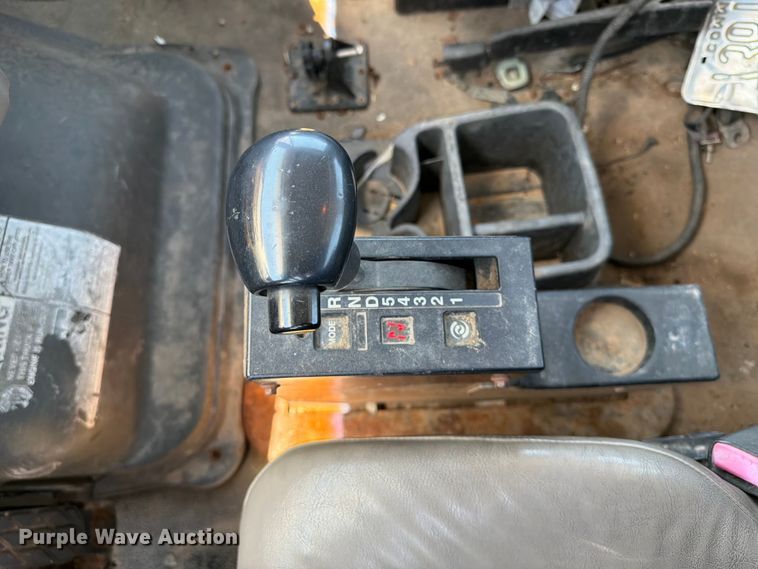 image for item FI0308 2000 Sterling L7500 truck cab and chassis