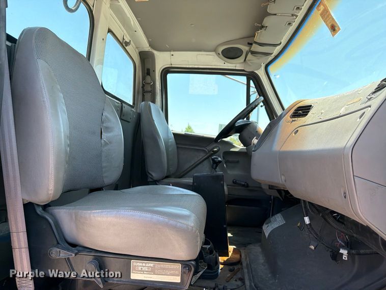 image for item FI0308 2000 Sterling L7500 truck cab and chassis