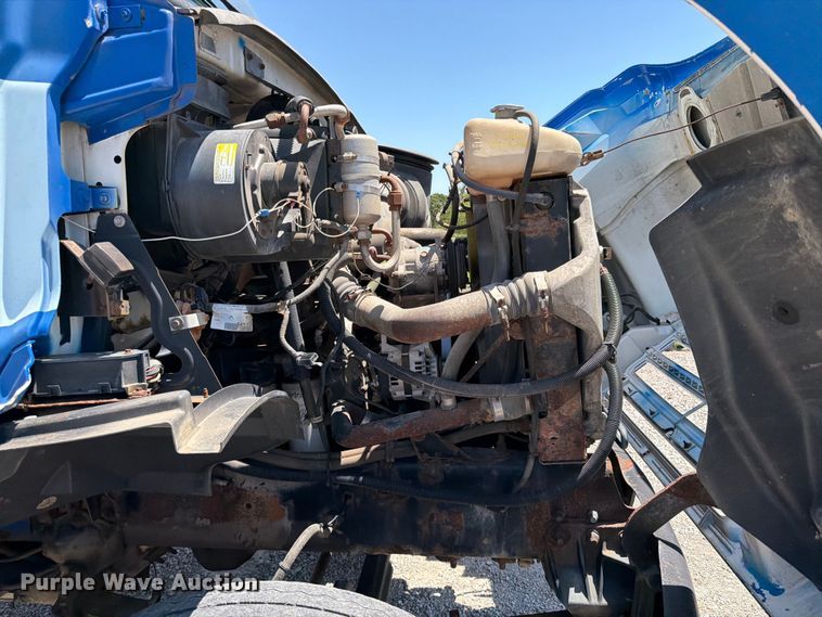 image for item FI0308 2000 Sterling L7500 truck cab and chassis
