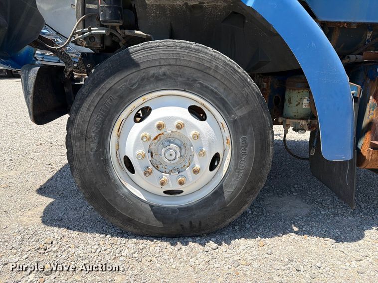 image for item FI0308 2000 Sterling L7500 truck cab and chassis