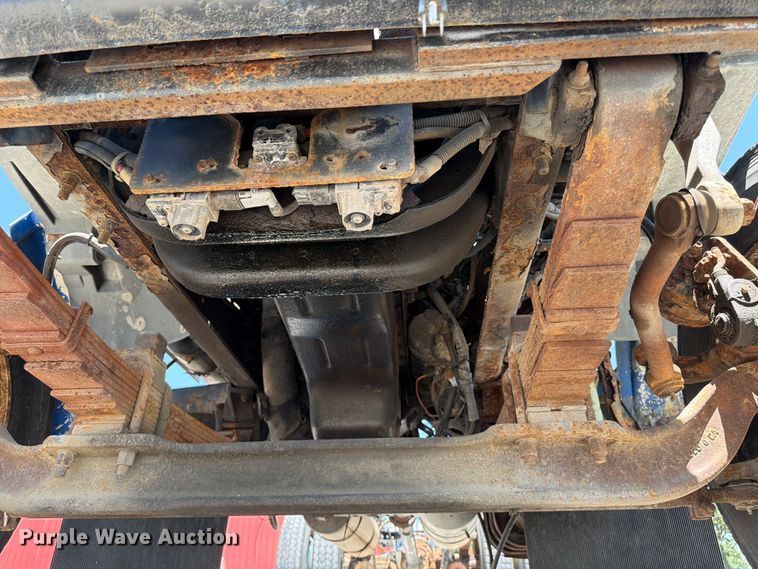 image for item FI0308 2000 Sterling L7500 truck cab and chassis