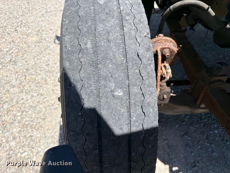 image for item FI0308 2000 Sterling L7500 truck cab and chassis