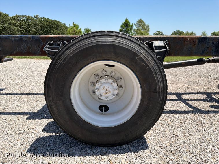 image for item FI0308 2000 Sterling L7500 truck cab and chassis
