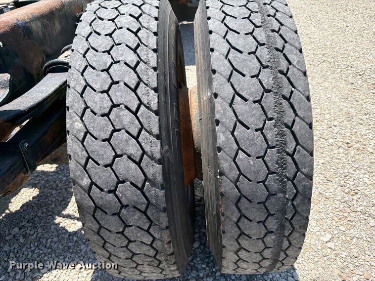 image for item FI0308 2000 Sterling L7500 truck cab and chassis