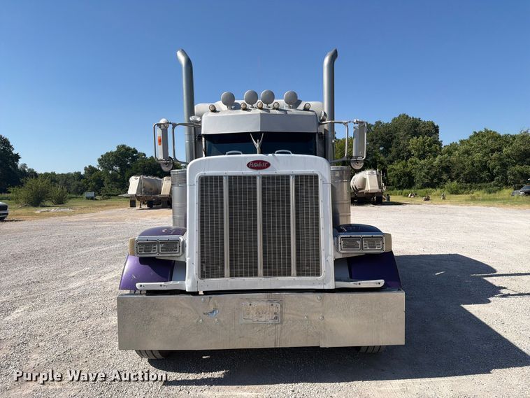 image for item FI0309 2006 Peterbilt 379 semi truck
