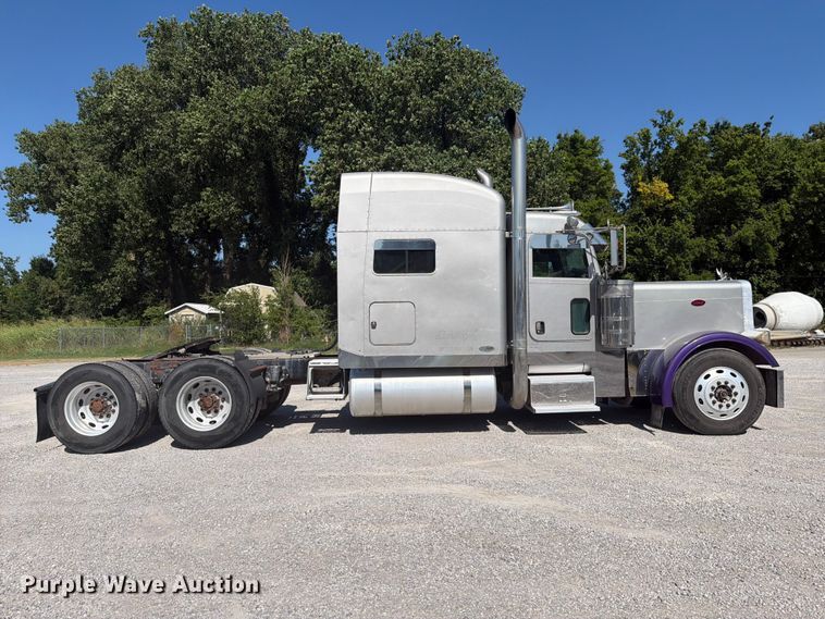 image for item FI0309 2006 Peterbilt 379 semi truck