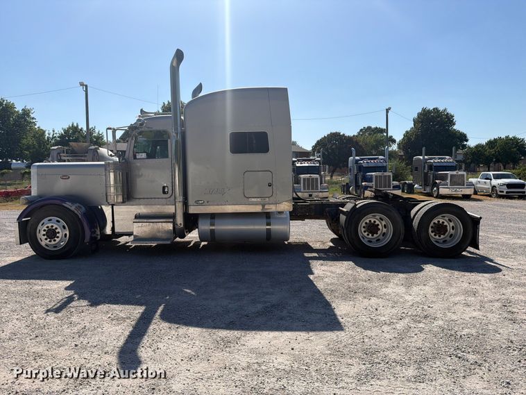 image for item FI0309 2006 Peterbilt 379 semi truck