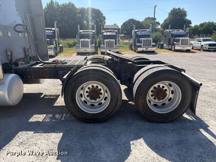 image for item FI0309 2006 Peterbilt 379 semi truck