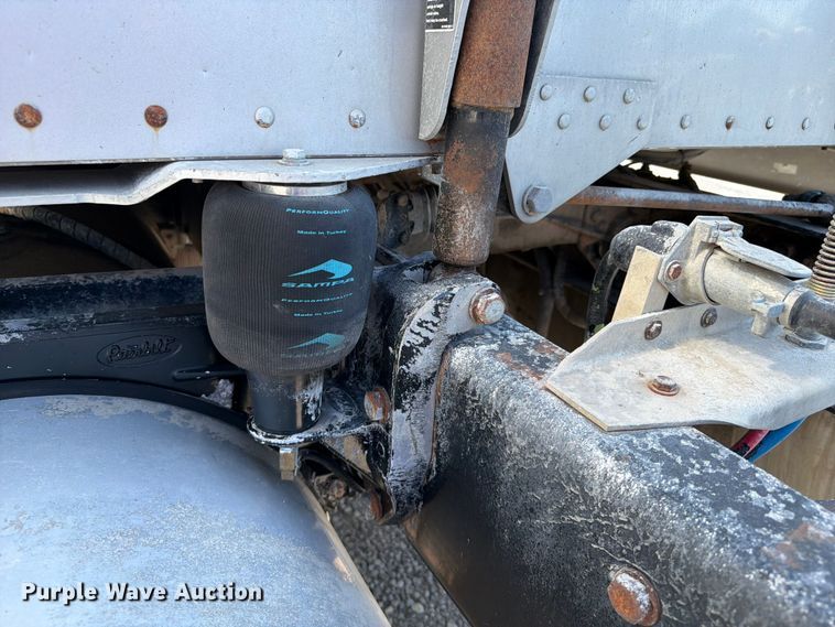 image for item FI0309 2006 Peterbilt 379 semi truck