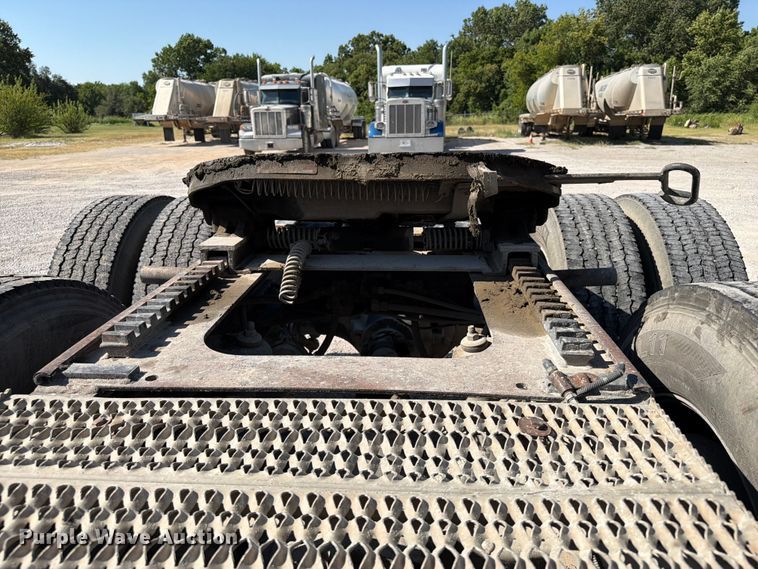 image for item FI0309 2006 Peterbilt 379 semi truck