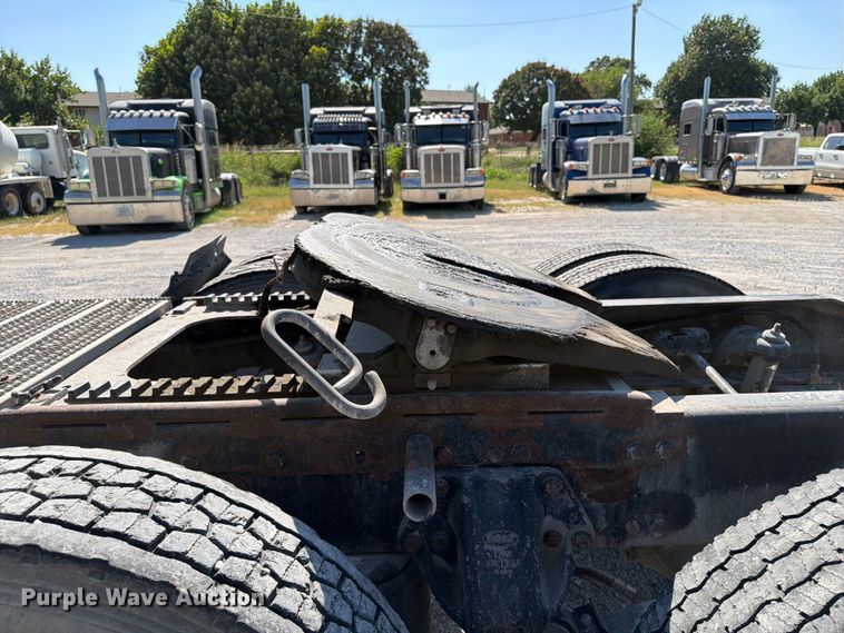 image for item FI0309 2006 Peterbilt 379 semi truck