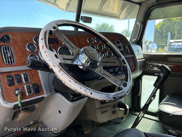 image for item FI0309 2006 Peterbilt 379 semi truck