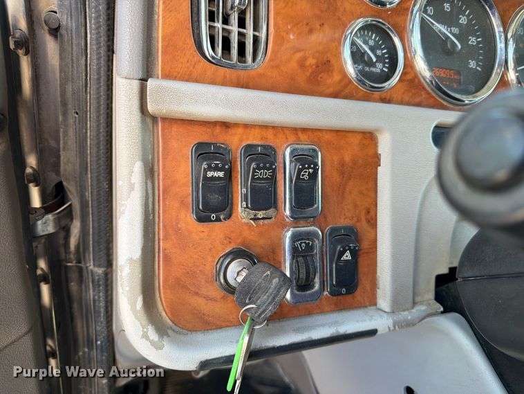 image for item FI0309 2006 Peterbilt 379 semi truck