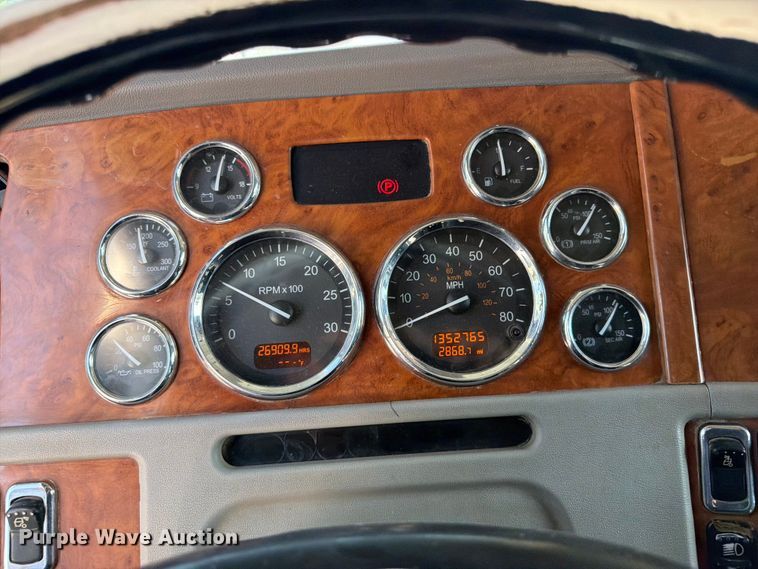 image for item FI0309 2006 Peterbilt 379 semi truck