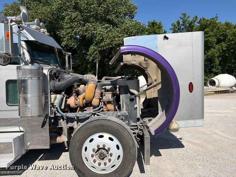 image for item FI0309 2006 Peterbilt 379 semi truck