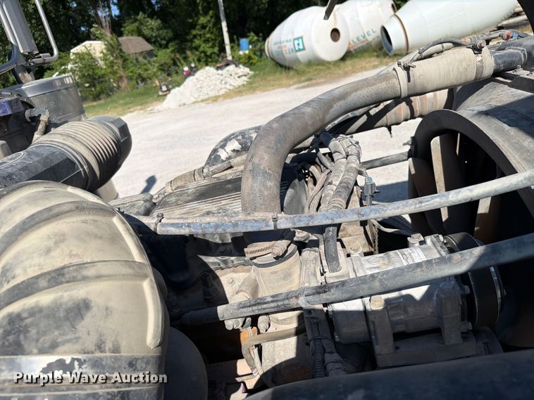 image for item FI0309 2006 Peterbilt 379 semi truck