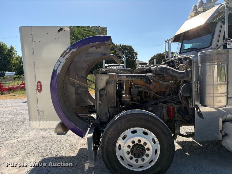 image for item FI0309 2006 Peterbilt 379 semi truck