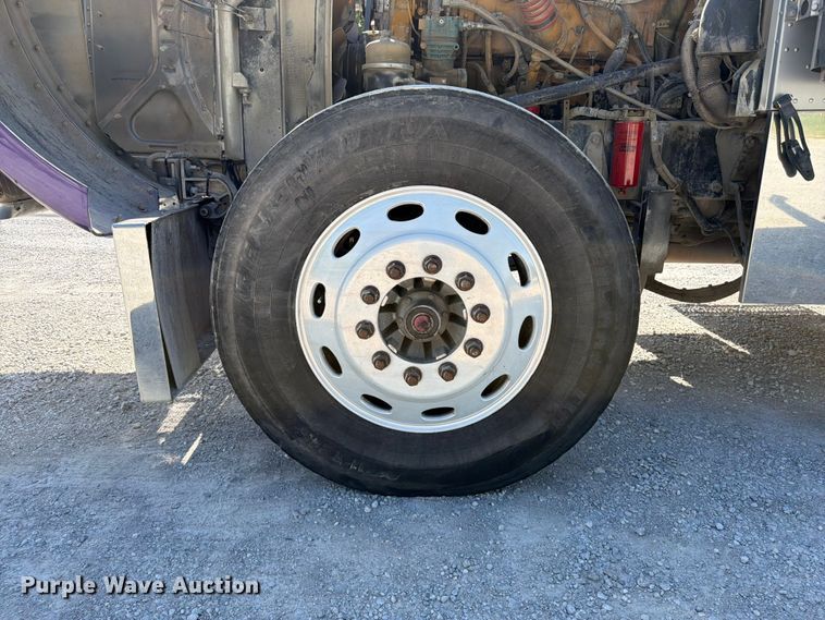 image for item FI0309 2006 Peterbilt 379 semi truck